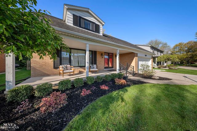 641 Blairmoor Court, Grosse Pointe Woods, MI 48236