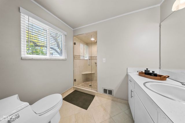641 Blairmoor Court, Grosse Pointe Woods, MI 48236