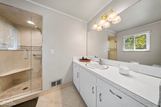 641 Blairmoor Court, Grosse Pointe Woods, MI 48236