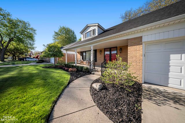 641 Blairmoor Court, Grosse Pointe Woods, MI 48236