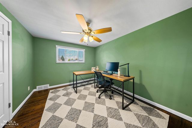 641 Blairmoor Court, Grosse Pointe Woods, MI 48236