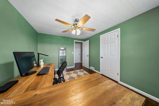 641 Blairmoor Court, Grosse Pointe Woods, MI 48236