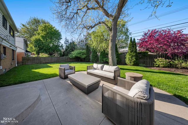 641 Blairmoor Court, Grosse Pointe Woods, MI 48236