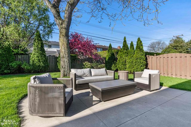 641 Blairmoor Court, Grosse Pointe Woods, MI 48236