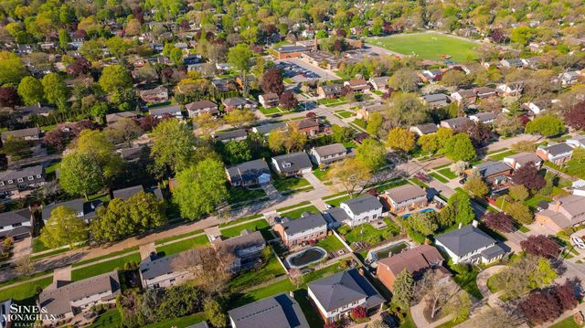 641 Blairmoor Court, Grosse Pointe Woods, MI 48236