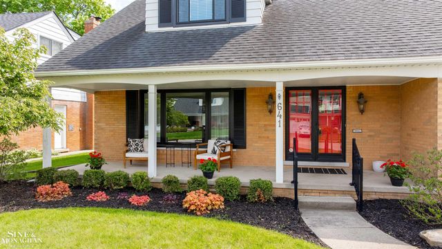 641 Blairmoor Court, Grosse Pointe Woods, MI 48236