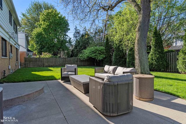 641 Blairmoor Court, Grosse Pointe Woods, MI 48236