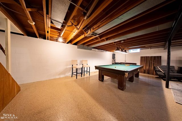 641 Blairmoor Court, Grosse Pointe Woods, MI 48236
