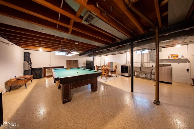 641 Blairmoor Court, Grosse Pointe Woods, MI 48236