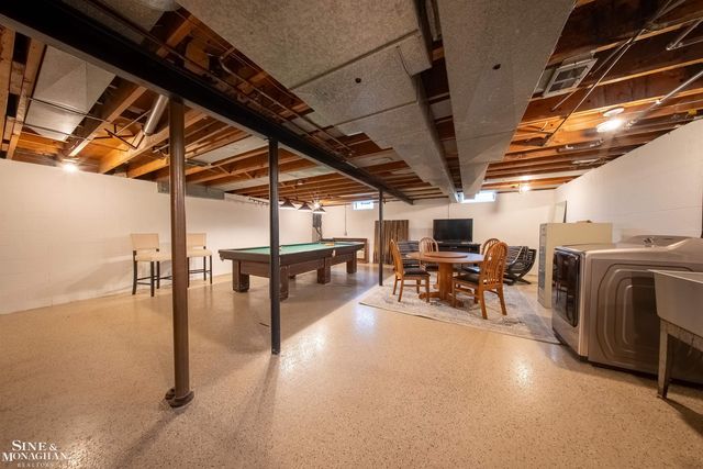 641 Blairmoor Court, Grosse Pointe Woods, MI 48236