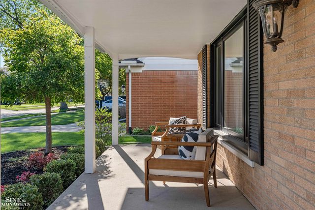 641 Blairmoor Court, Grosse Pointe Woods, MI 48236