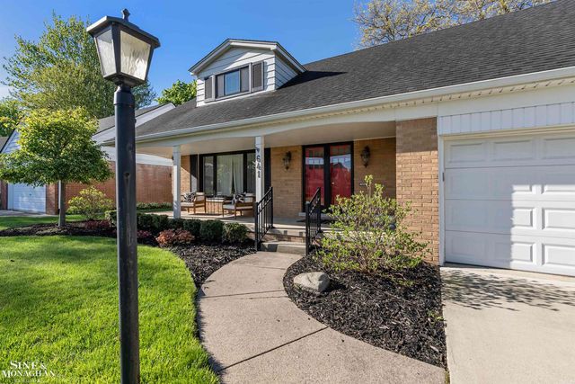 641 Blairmoor Court, Grosse Pointe Woods, MI 48236