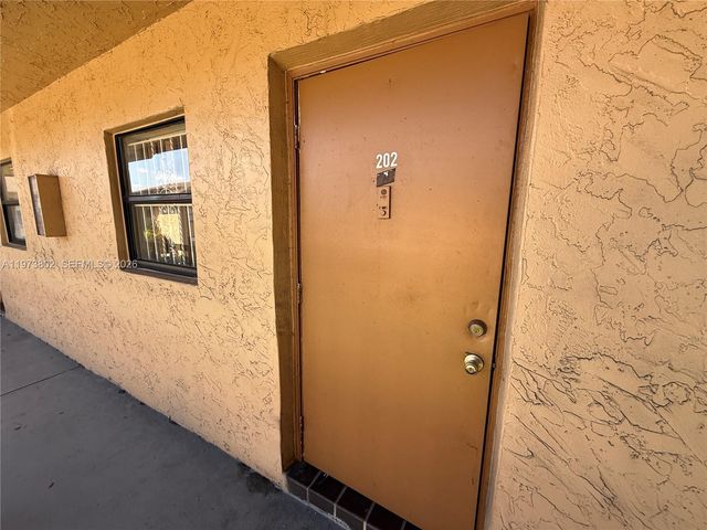 2540 W 67th Pl 202-28, Hialeah, FL 33016