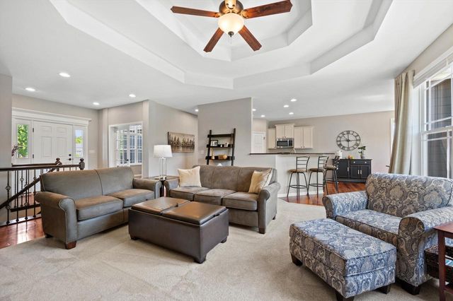 W349N5830 Sunflower COURT, Oconomowoc, WI 53066