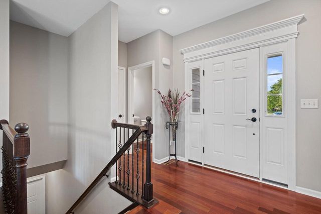 W349N5830 Sunflower COURT, Oconomowoc, WI 53066
