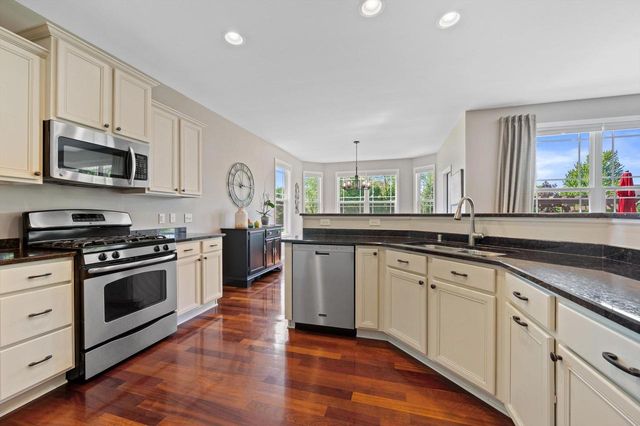 W349N5830 Sunflower COURT, Oconomowoc, WI 53066