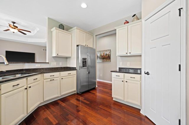 W349N5830 Sunflower COURT, Oconomowoc, WI 53066
