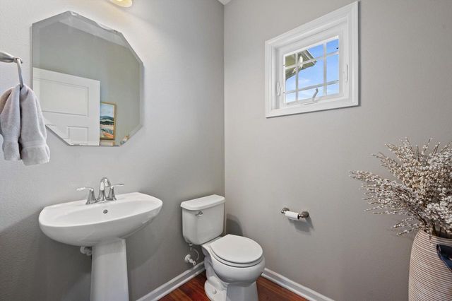 W349N5830 Sunflower COURT, Oconomowoc, WI 53066