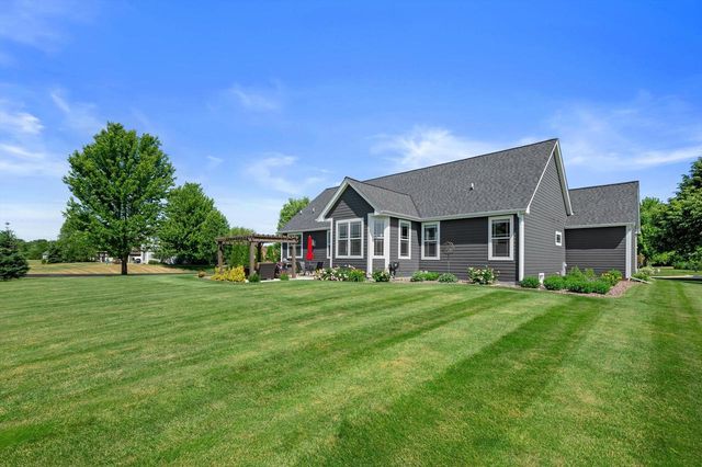 W349N5830 Sunflower COURT, Oconomowoc, WI 53066
