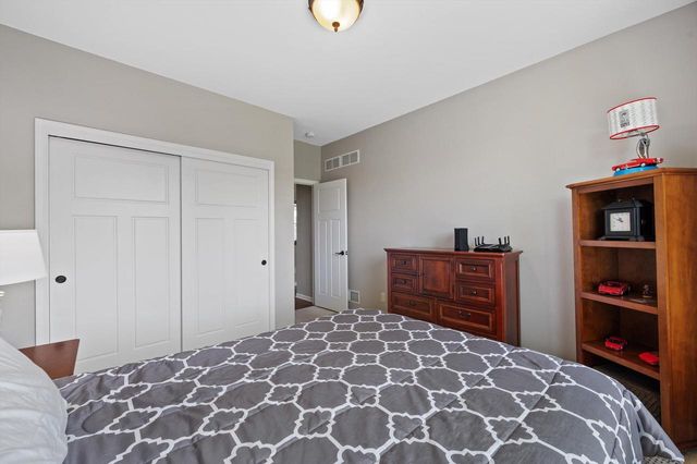 W349N5830 Sunflower COURT, Oconomowoc, WI 53066