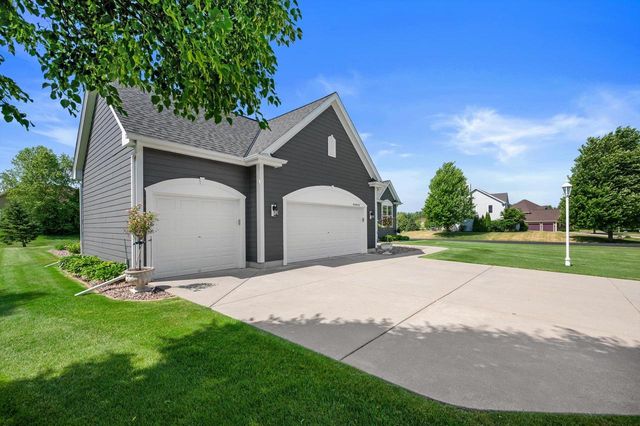 W349N5830 Sunflower COURT, Oconomowoc, WI 53066