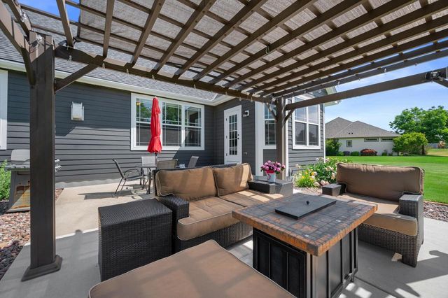 W349N5830 Sunflower COURT, Oconomowoc, WI 53066