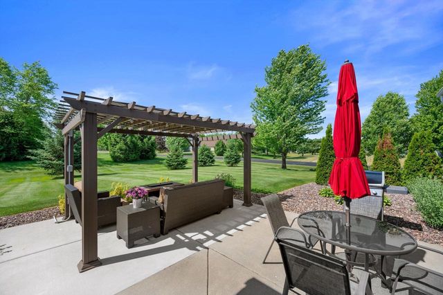W349N5830 Sunflower COURT, Oconomowoc, WI 53066