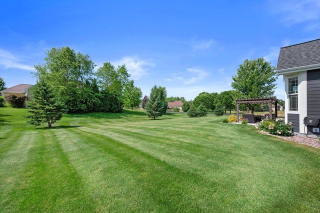 W349N5830 Sunflower COURT, Oconomowoc, WI 53066