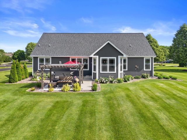 W349N5830 Sunflower COURT, Oconomowoc, WI 53066