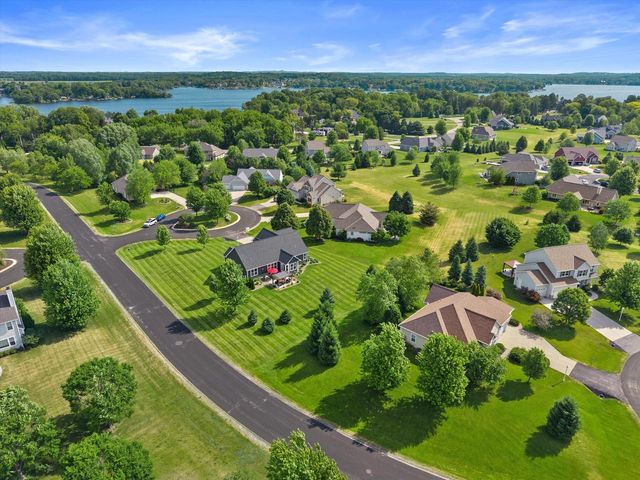 W349N5830 Sunflower COURT, Oconomowoc, WI 53066