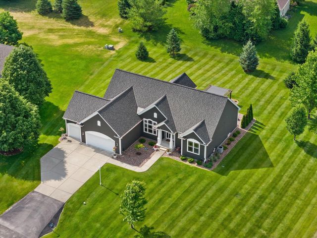 W349N5830 Sunflower COURT, Oconomowoc, WI 53066