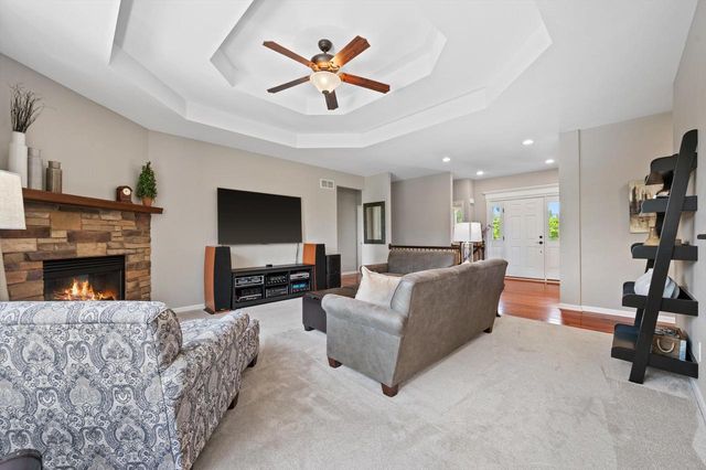 W349N5830 Sunflower COURT, Oconomowoc, WI 53066