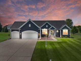 W349N5830 Sunflower COURT, Oconomowoc, WI 53066