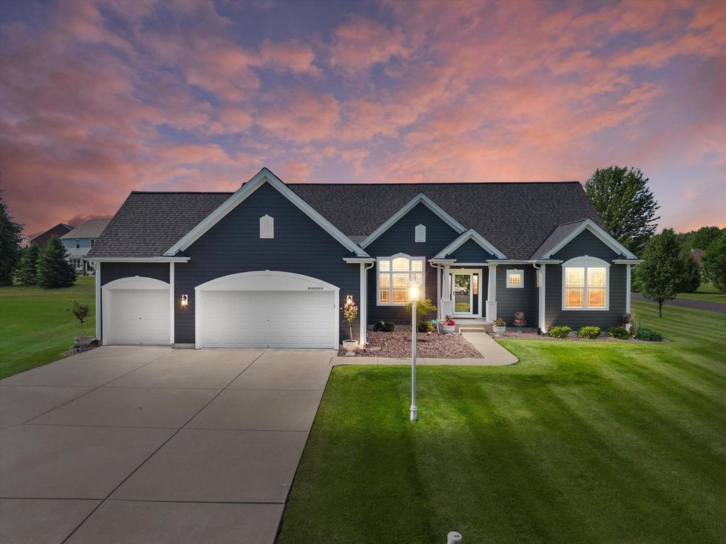 W349N5830 Sunflower COURT, Oconomowoc, WI 53066