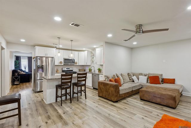 12223 Palmyra Dr, Baton Rouge, LA 70807