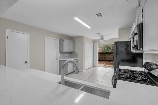 10 Treadwell Place, The Woodlands, TX 77381