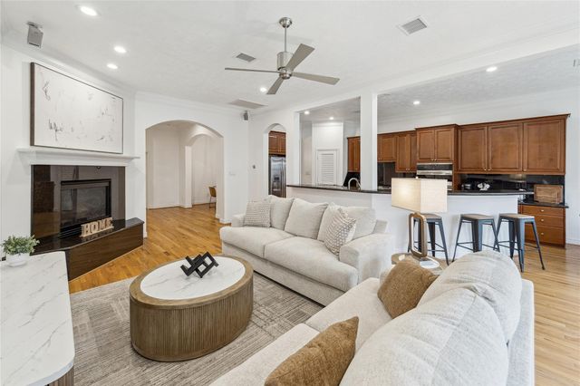 5346 Mcculloch Circle, Houston, TX 77056