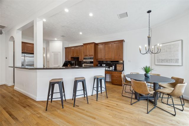 5346 Mcculloch Circle, Houston, TX 77056