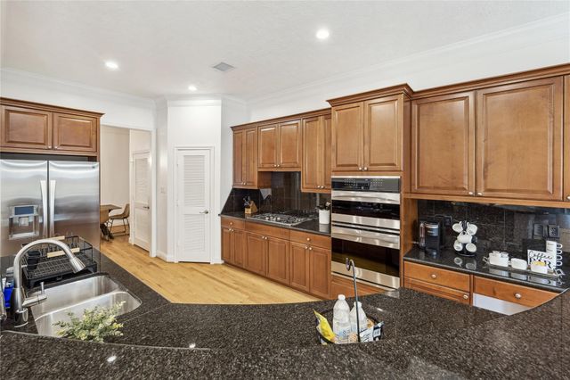 5346 Mcculloch Circle, Houston, TX 77056