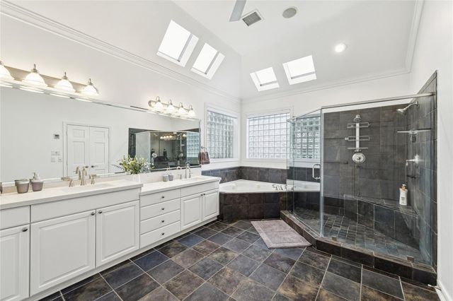 5346 Mcculloch Circle, Houston, TX 77056