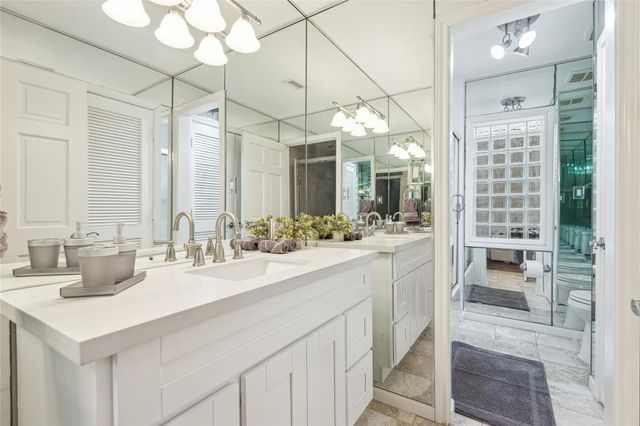 5346 Mcculloch Circle, Houston, TX 77056