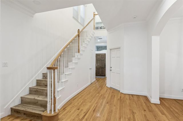 5346 Mcculloch Circle, Houston, TX 77056