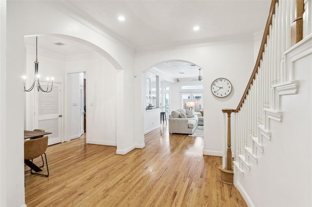 5346 Mcculloch Circle, Houston, TX 77056