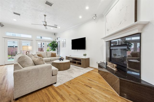 5346 Mcculloch Circle, Houston, TX 77056