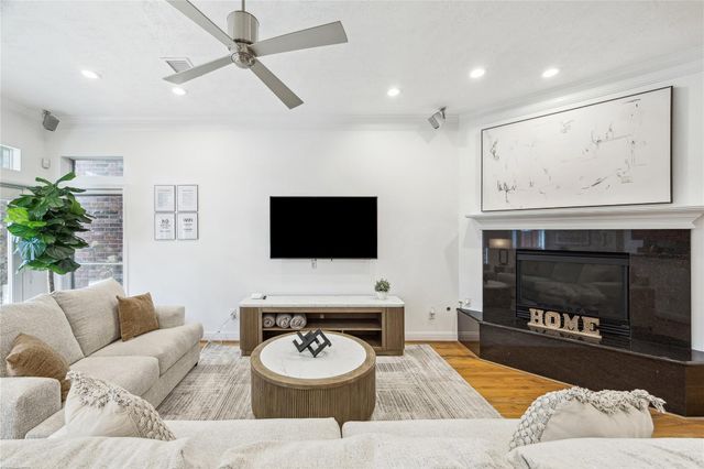 5346 Mcculloch Circle, Houston, TX 77056