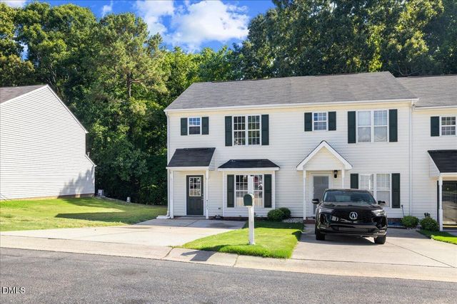 4721 Tanglewood Oaks Street, Raleigh, NC 27610