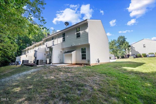 4721 Tanglewood Oaks Street, Raleigh, NC 27610