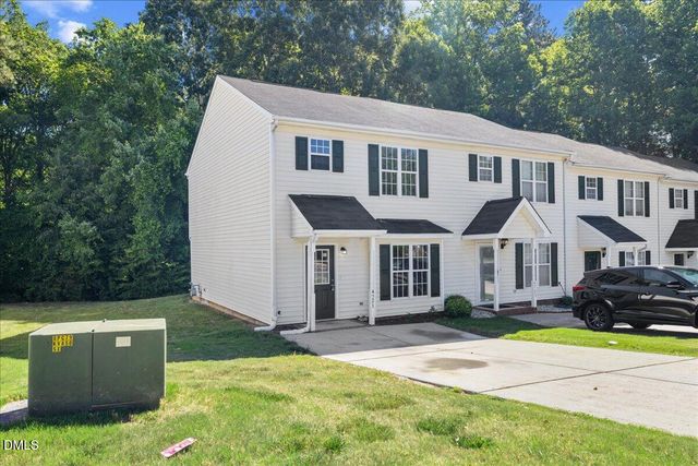 4721 Tanglewood Oaks Street, Raleigh, NC 27610