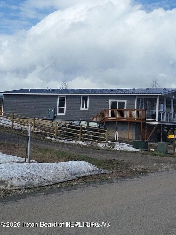 360 WOODEN SPUR Drive, Alpine, WY 83128 photo 16