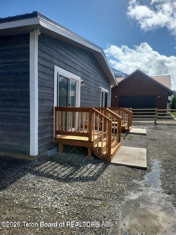 360 WOODEN SPUR Drive, Alpine, WY 83128 photo 17